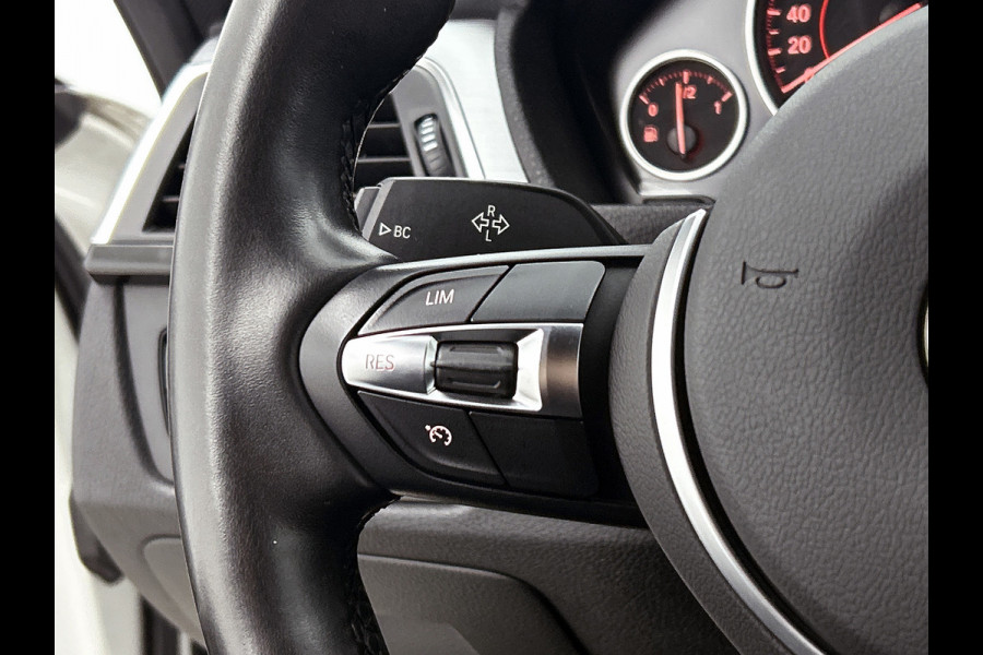 BMW 3-serie 320i Executive Edition M-Pakket (NL-auto, Dealer onderH, Navi Prof, StoelV, Sportstoelen, Parkeerhulp, Etc)