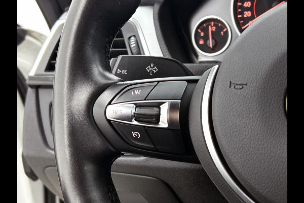 BMW 3-serie 320i Executive Edition M-Pakket (NL-auto, Dealer onderH, Navi Prof, StoelV, Sportstoelen, Parkeerhulp, Etc)