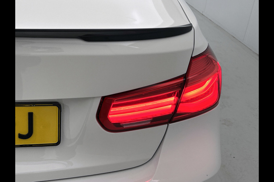 BMW 3-serie 320i Executive Edition M-Pakket (NL-auto, Dealer onderH, Navi Prof, StoelV, Sportstoelen, Parkeerhulp, Etc)