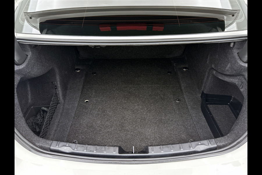 BMW 3-serie 320i Executive Edition M-Pakket (NL-auto, Dealer onderH, Navi Prof, StoelV, Sportstoelen, Parkeerhulp, Etc)