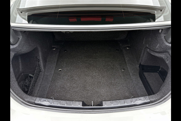 BMW 3-serie 320i Executive Edition M-Pakket (NL-auto, Dealer onderH, Navi Prof, StoelV, Sportstoelen, Parkeerhulp, Etc)