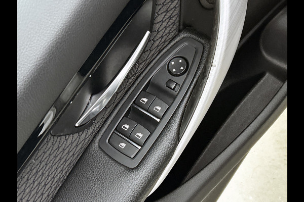 BMW 3-serie 320i Executive Edition M-Pakket (NL-auto, Dealer onderH, Navi Prof, StoelV, Sportstoelen, Parkeerhulp, Etc)