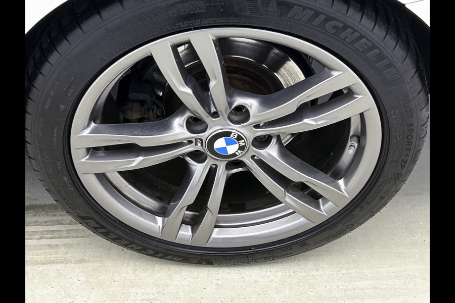 BMW 3-serie 320i Executive Edition M-Pakket (NL-auto, Dealer onderH, Navi Prof, StoelV, Sportstoelen, Parkeerhulp, Etc)