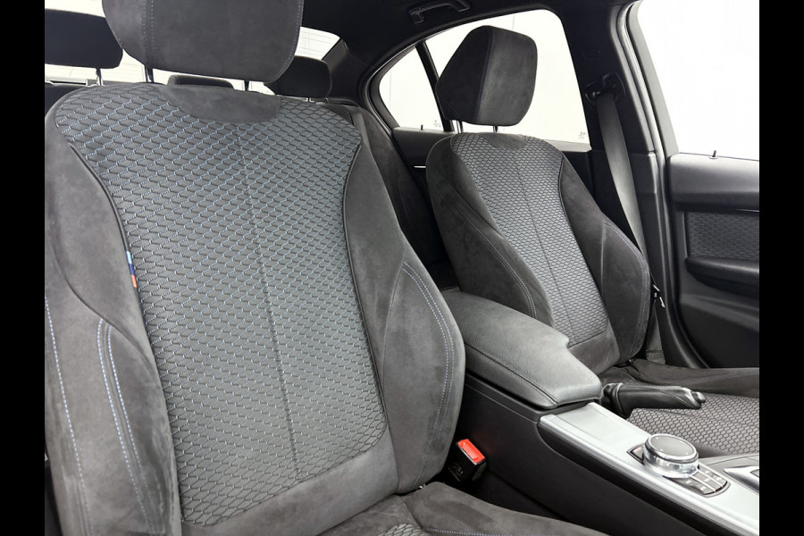 BMW 3-serie 320i Executive Edition M-Pakket (NL-auto, Dealer onderH, Navi Prof, StoelV, Sportstoelen, Parkeerhulp, Etc)