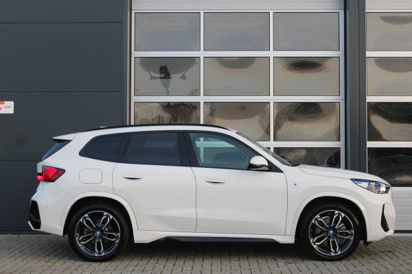 BMW X1 XDrive30e 326pk M-Sport Shadow | Pano | Memory | HK | ACC | Massage | Elek. Trekhaak