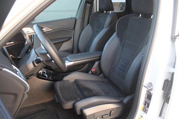 BMW X1 XDrive30e 326pk M-Sport Shadow | Pano | Memory | HK | ACC | Massage | Elek. Trekhaak