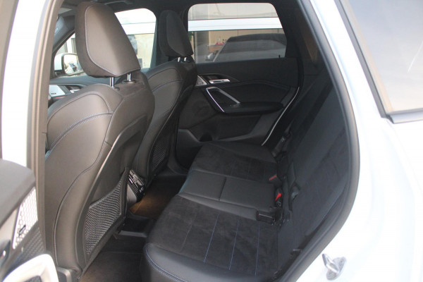 BMW X1 XDrive30e 326pk M-Sport Shadow | Pano | Memory | HK | ACC | Massage | Elek. Trekhaak