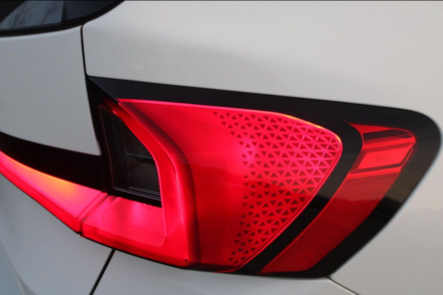 BMW X1 XDrive30e 326pk M-Sport Shadow | Pano | Memory | HK | ACC | Massage | Elek. Trekhaak