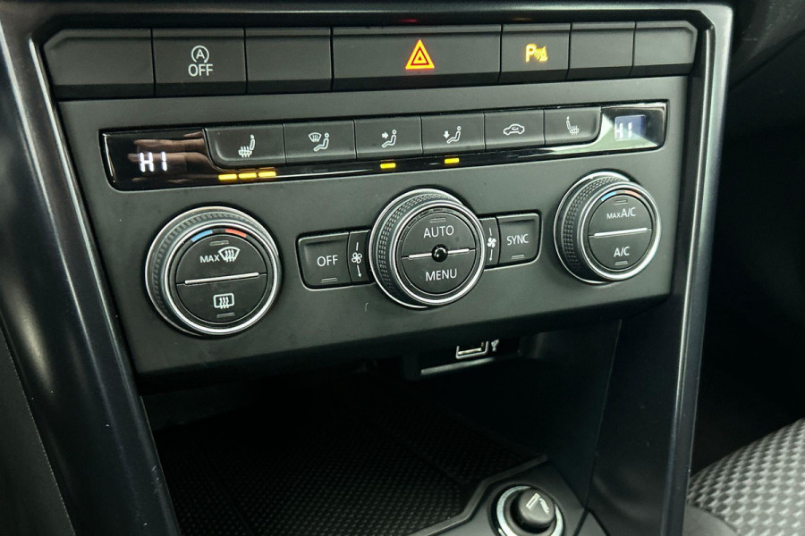 Volkswagen T-Roc 1.0 TSI Style(Goed OnderH, Navi, Carplay, StoelV, Parkeersensoren, Etc)