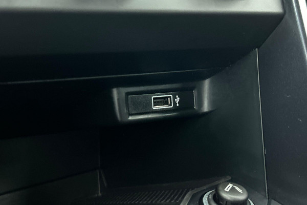 Volkswagen T-Roc 1.0 TSI Style(Goed OnderH, Navi, Carplay, StoelV, Parkeersensoren, Etc)