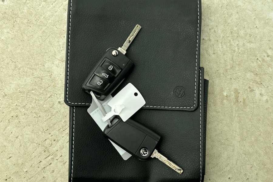 Volkswagen T-Roc 1.0 TSI Style(Goed OnderH, Navi, Carplay, StoelV, Parkeersensoren, Etc)