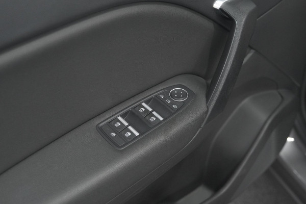 Renault Captur 1.6 E-Tech Plug-in Hybrid 160 Intens | Parkeersensoren | Apple Carplay | Navigatie | Climate Control