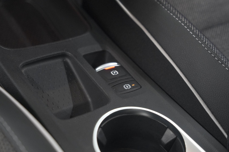 Renault Captur 1.6 E-Tech Plug-in Hybrid 160 Intens | Parkeersensoren | Apple Carplay | Navigatie | Climate Control