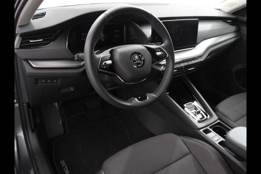 Škoda Octavia Combi 1.4 TSI iV 204pk PHEV Automaat Business Edition | Navigatie | Apple Carplay/Android Auto | Adaptive Cruise Control | Camera | Stoelverwarming | Lichtmetalen Velgen