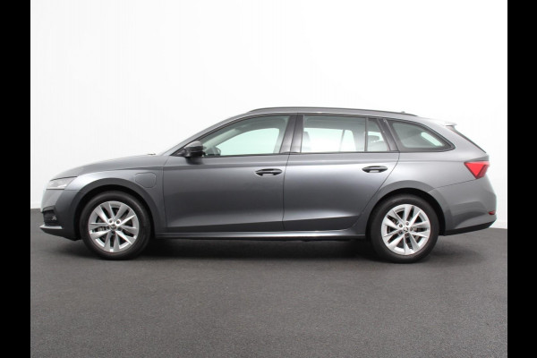 Škoda Octavia Combi 1.4 TSI iV 204pk PHEV Automaat Business Edition | Navigatie | Apple Carplay/Android Auto | Adaptive Cruise Control | Camera | Stoelverwarming | Lichtmetalen Velgen