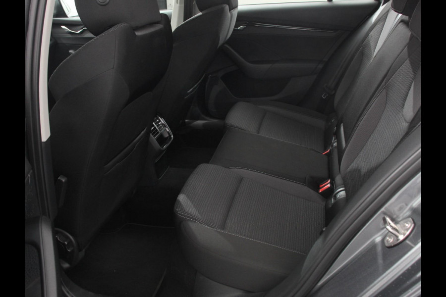 Škoda Octavia Combi 1.4 TSI iV 204pk PHEV Automaat Business Edition | Navigatie | Apple Carplay/Android Auto | Adaptive Cruise Control | Camera | Stoelverwarming | Lichtmetalen Velgen