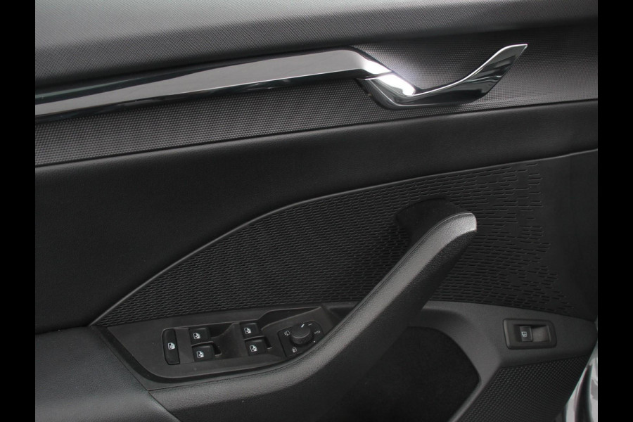 Škoda Octavia Combi 1.4 TSI iV 204pk PHEV Automaat Business Edition | Navigatie | Apple Carplay/Android Auto | Adaptive Cruise Control | Camera | Stoelverwarming | Lichtmetalen Velgen