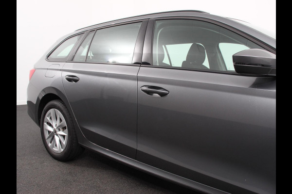 Škoda Octavia Combi 1.4 TSI iV 204pk PHEV Automaat Business Edition | Navigatie | Apple Carplay/Android Auto | Adaptive Cruise Control | Camera | Stoelverwarming | Lichtmetalen Velgen