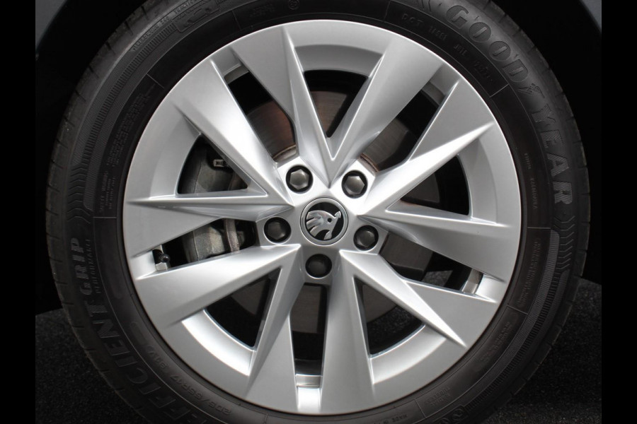 Škoda Octavia Combi 1.4 TSI iV 204pk PHEV Automaat Business Edition | Navigatie | Apple Carplay/Android Auto | Adaptive Cruise Control | Camera | Stoelverwarming | Lichtmetalen Velgen
