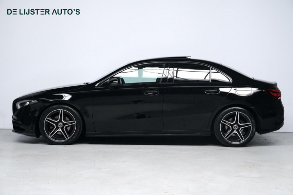 Mercedes-Benz A-Klasse 200 AMG Automaat 163 PK | Pano | Widescreen | CarPlay | Sterrenhemel | Sfeer | Stoelverwarming | Camera | Led |