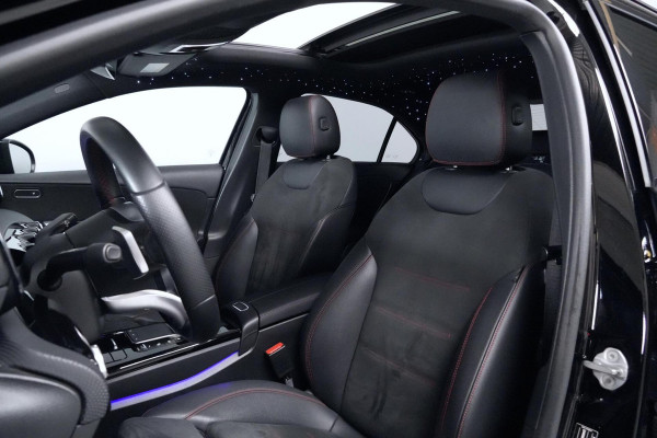 Mercedes-Benz A-Klasse 200 AMG Automaat 163 PK | Pano | Widescreen | CarPlay | Sterrenhemel | Sfeer | Stoelverwarming | Camera | Led |