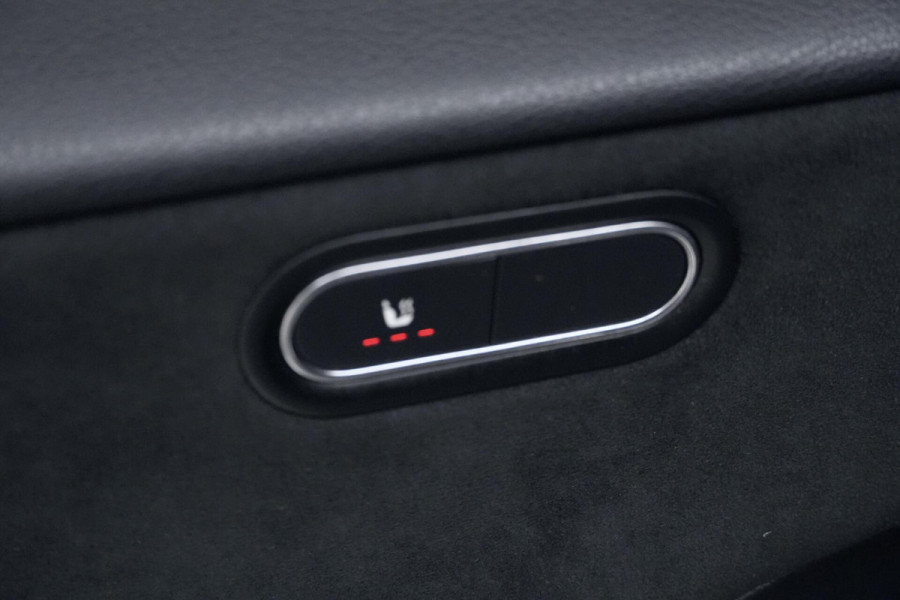 Mercedes-Benz A-Klasse 200 AMG Automaat 163 PK | Pano | Widescreen | CarPlay | Sterrenhemel | Sfeer | Stoelverwarming | Camera | Led |