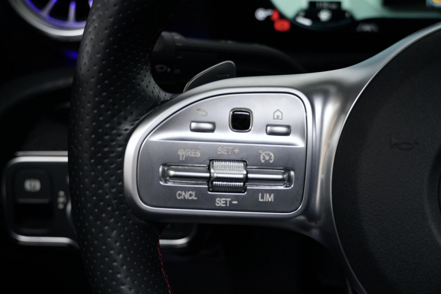 Mercedes-Benz A-Klasse 200 AMG Automaat 163 PK | Pano | Widescreen | CarPlay | Sterrenhemel | Sfeer | Stoelverwarming | Camera | Led |