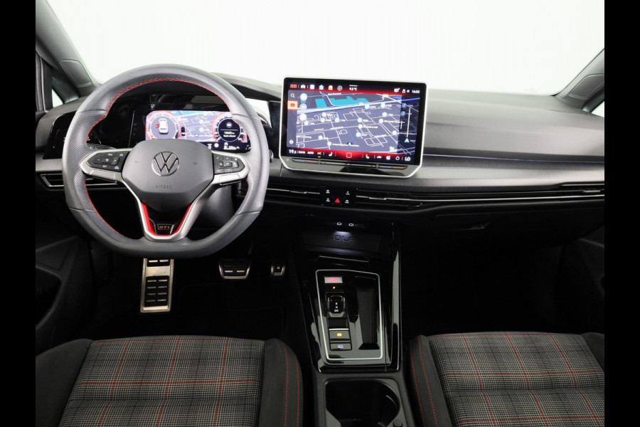Volkswagen Golf 2.0 TSI GTI 265PK DSG | Verlengde garantie | Panorama dak | Head up Display | Blackstyle | 19"LM velgen |