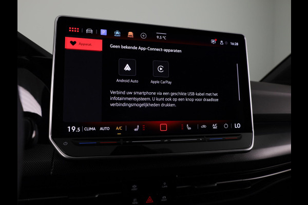 Volkswagen Golf 2.0 TSI GTI 265PK DSG | Verlengde garantie | Panorama dak | Head up Display | Blackstyle | 19"LM velgen |