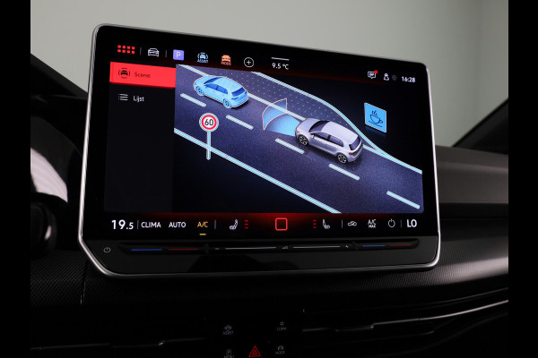 Volkswagen Golf 2.0 TSI GTI 265PK DSG | Verlengde garantie | Panorama dak | Head up Display | Blackstyle | 19"LM velgen |