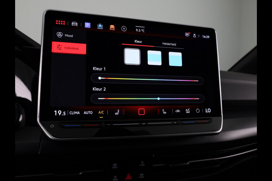 Volkswagen Golf 2.0 TSI GTI 265PK DSG | Verlengde garantie | Panorama dak | Head up Display | Blackstyle | 19"LM velgen |