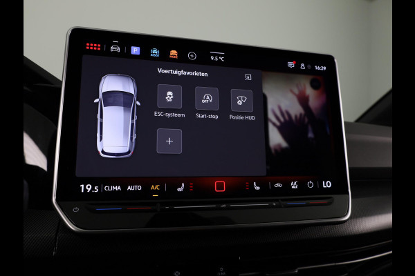 Volkswagen Golf 2.0 TSI GTI 265PK DSG | Verlengde garantie | Panorama dak | Head up Display | Blackstyle | 19"LM velgen |