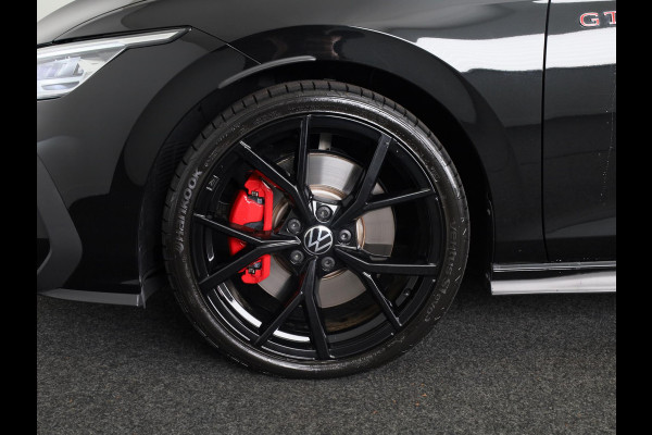 Volkswagen Golf 2.0 TSI GTI 265PK DSG | Verlengde garantie | Panorama dak | Head up Display | Blackstyle | 19"LM velgen |
