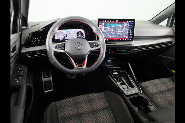 Volkswagen Golf 2.0 TSI GTI 265PK DSG | Verlengde garantie | Panorama dak | Head up Display | Blackstyle | 19"LM velgen |