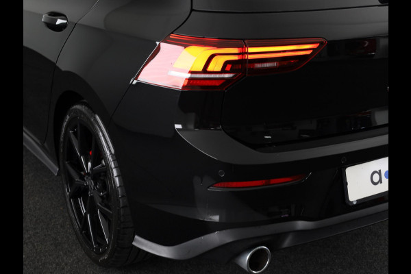 Volkswagen Golf 2.0 TSI GTI 265PK DSG | Verlengde garantie | Panorama dak | Head up Display | Blackstyle | 19"LM velgen |