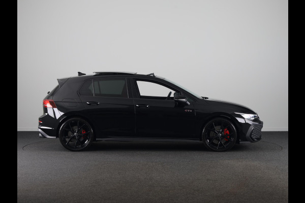 Volkswagen Golf 2.0 TSI GTI 265PK DSG | Verlengde garantie | Panorama dak | Head up Display | Blackstyle | 19"LM velgen |