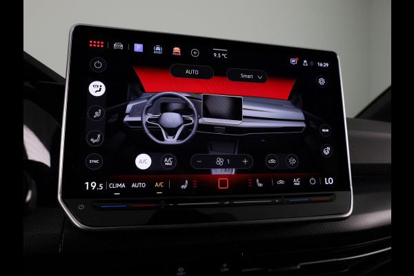 Volkswagen Golf 2.0 TSI GTI 265PK DSG | Verlengde garantie | Panorama dak | Head up Display | Blackstyle | 19"LM velgen |