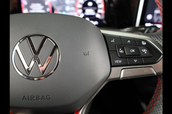Volkswagen Golf 2.0 TSI GTI 265PK DSG | Verlengde garantie | Panorama dak | Head up Display | Blackstyle | 19"LM velgen |