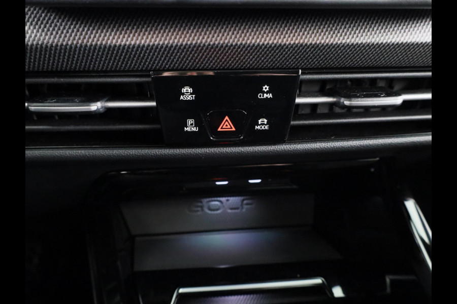 Volkswagen Golf 2.0 TSI GTI 265PK DSG | Verlengde garantie | Panorama dak | Head up Display | Blackstyle | 19"LM velgen |