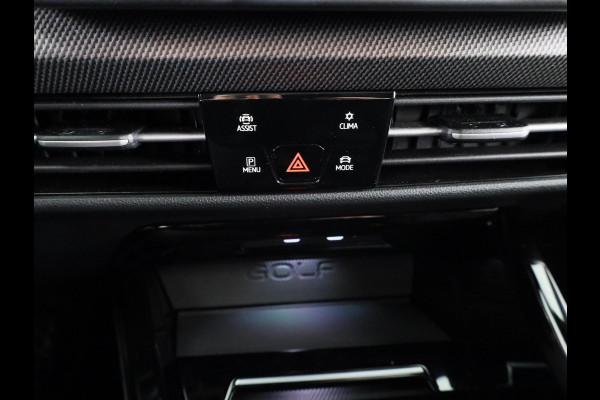 Volkswagen Golf 2.0 TSI GTI 265PK DSG | Verlengde garantie | Panorama dak | Head up Display | Blackstyle | 19"LM velgen |