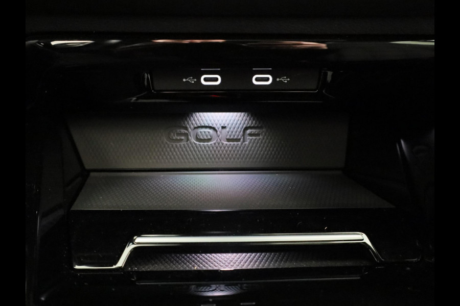 Volkswagen Golf 2.0 TSI GTI 265PK DSG | Verlengde garantie | Panorama dak | Head up Display | Blackstyle | 19"LM velgen |