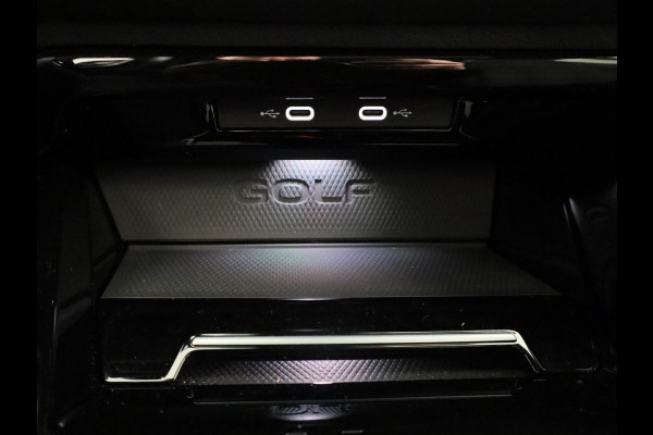 Volkswagen Golf 2.0 TSI GTI 265PK DSG | Verlengde garantie | Panorama dak | Head up Display | Blackstyle | 19"LM velgen |