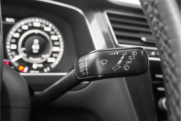 Volkswagen Tiguan Allspace 1.4 TSI Highline 7Pers Pano Trekhaak LED 18"