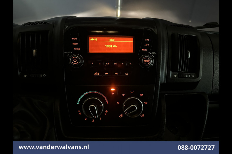 Peugeot Boxer 2.2 BlueHDi 141pk Bakwagen Laadklep Euro6 Airco | Cruisecontrol | 955kg laadvermogen Bijrijdersbank