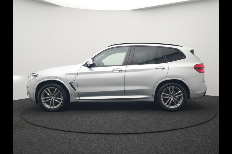 BMW X3 xDrive30e M Sport Plug In Hybrid 293pk Dealer O.H. PHEV | Trekhaak Af Fabriek | Head Up | Sportstoelen Verwarmd | Apple Carplay | Keyless | Blis | Sfeerverlichting | Virtual | Navigatie | DAB |