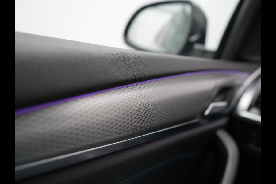 BMW X3 xDrive30e M Sport Plug In Hybrid 293pk Dealer O.H. PHEV | Trekhaak Af Fabriek | Head Up | Sportstoelen Verwarmd | Apple Carplay | Keyless | Blis | Sfeerverlichting | Virtual | Navigatie | DAB |