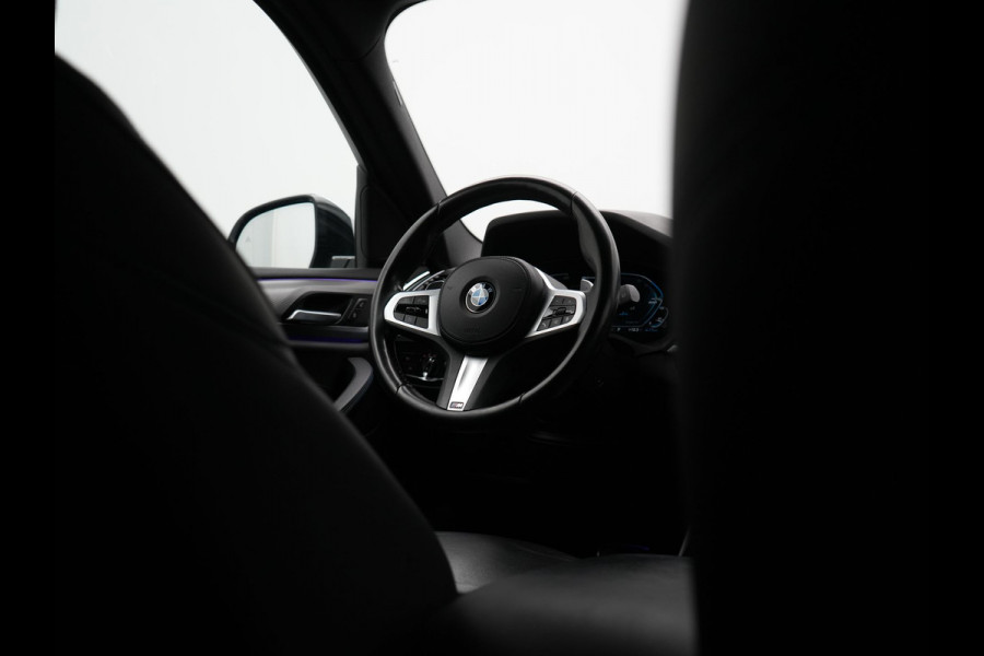 BMW X3 xDrive30e M Sport Plug In Hybrid 293pk Dealer O.H. PHEV | Trekhaak Af Fabriek | Head Up | Sportstoelen Verwarmd | Apple Carplay | Keyless | Blis | Sfeerverlichting | Virtual | Navigatie | DAB |