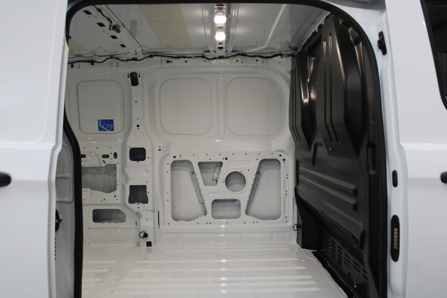 Ford Transit Custom 320 2.0 TDCI L2H1 Trend 136pk - ACC - Trekhaak - Blind Spot - Camera - LED - Navigatie - Rijklaar