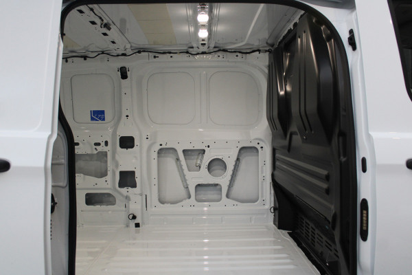 Ford Transit Custom 320 2.0 TDCI L2H1 Trend 136pk - ACC - Trekhaak - Blind Spot - Camera - LED - Navigatie - Rijklaar