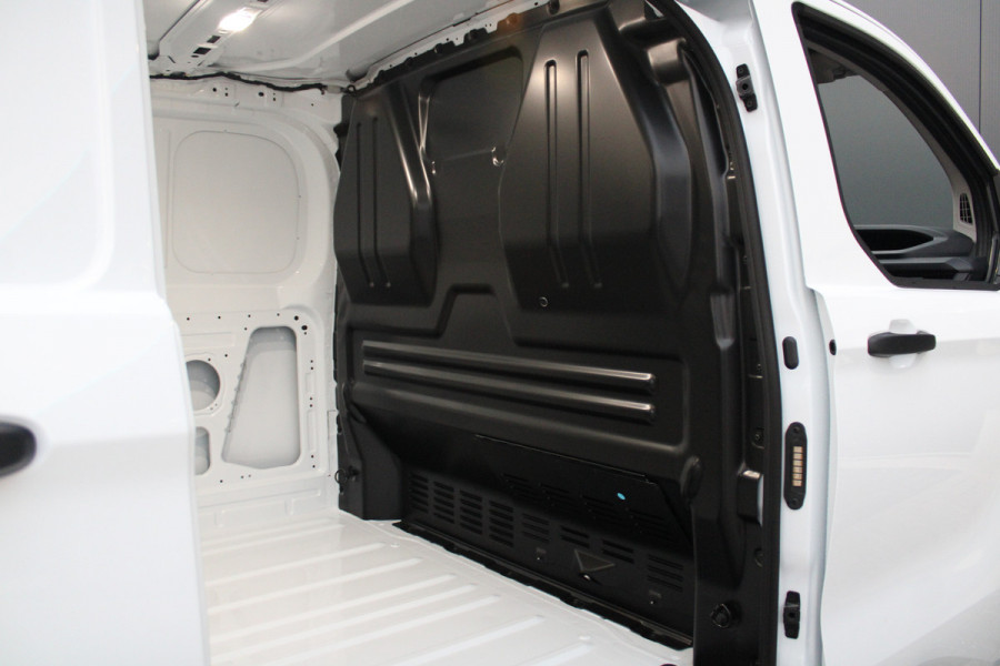 Ford Transit Custom 320 2.0 TDCI L2H1 Trend 136pk - ACC - Trekhaak - Blind Spot - Camera - LED - Navigatie - Rijklaar